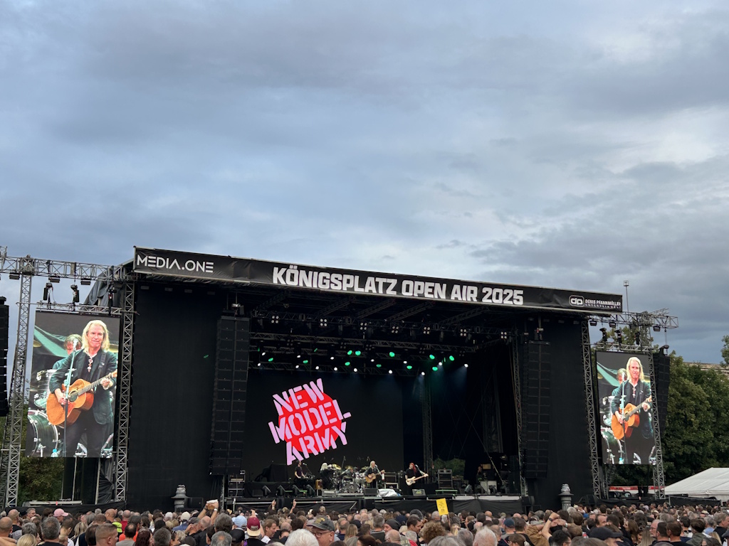 New Model Army auf dem Königsplatz in München
