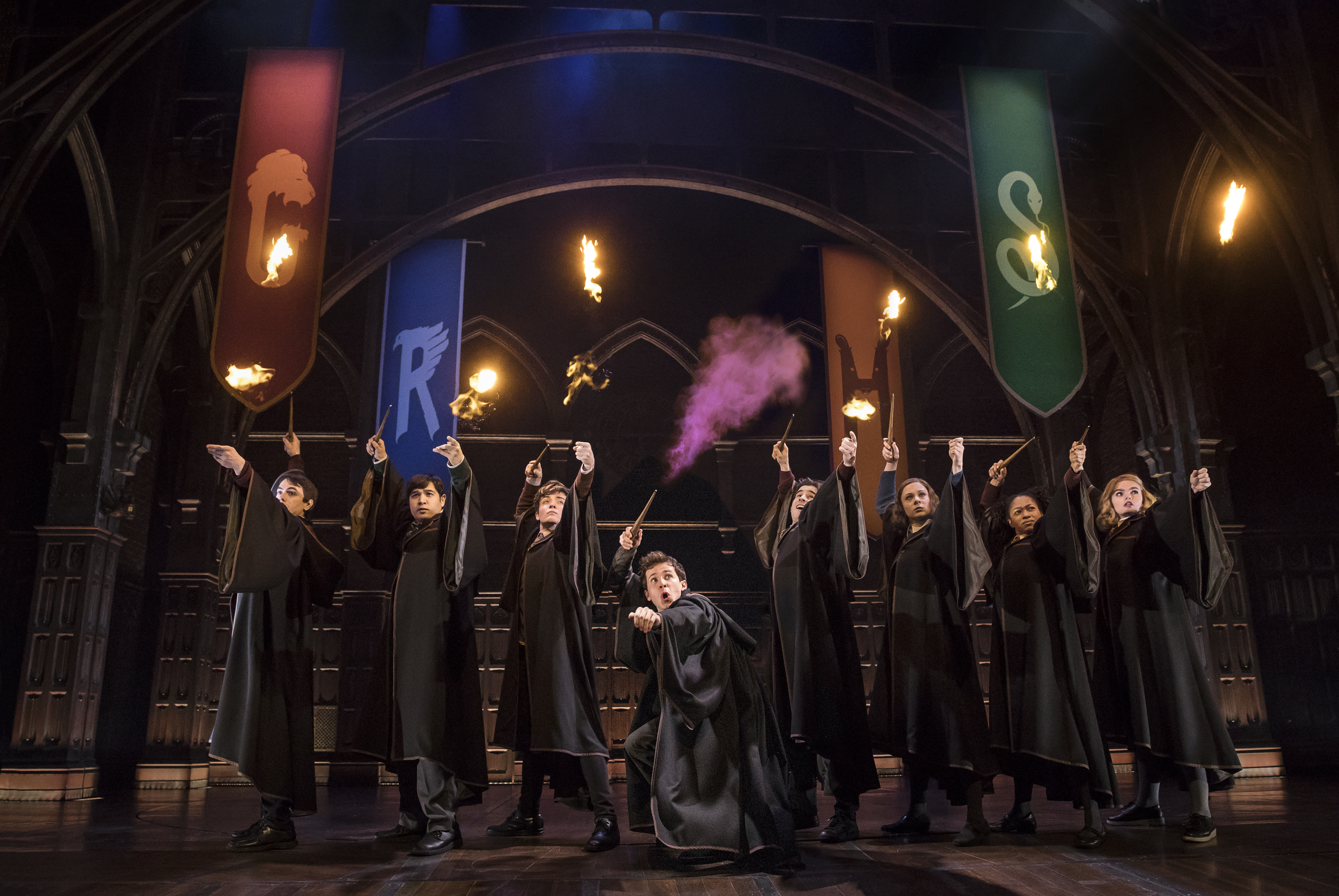 Hamburg Ist Das Neue Hogwarts Harry Potter Und Das Verwunschene Kind Feiert Im Marz Premiere Minutenmusik