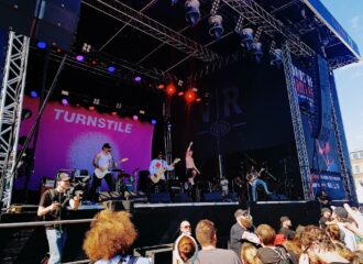 Turnstile spielen auf dem Vainstream Rockfest 2022.