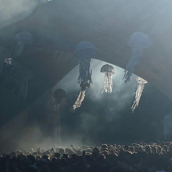 Quallendekoration auf dem Stadt Ohne Meer-Festival in Köln.