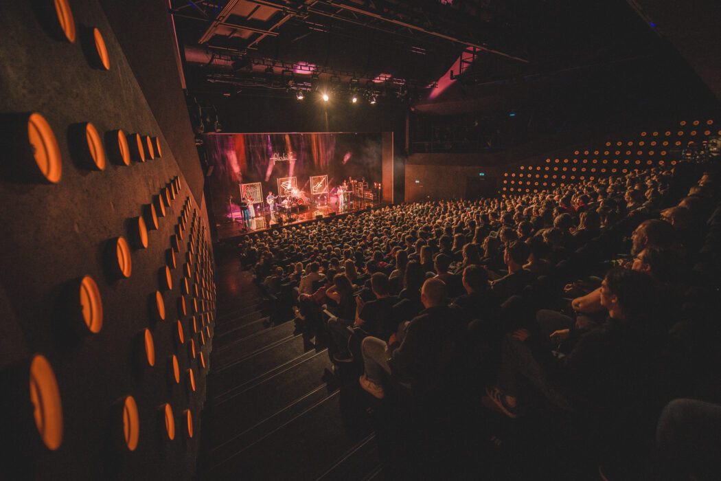 Folkshilfe im Volkstheater München (© Philipp Hirtenlehner)